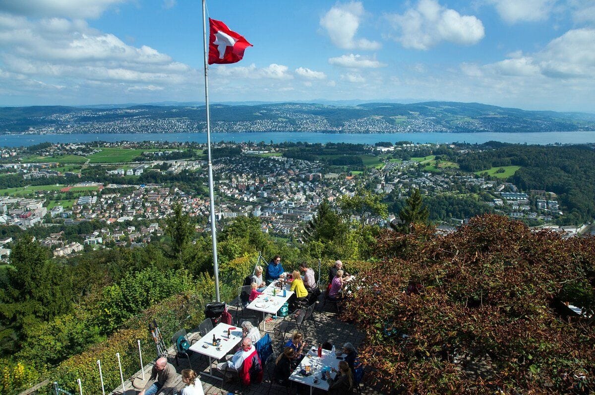 Ab Zürich: Stadtrundfahrt und Fondueplausch bei Sonnenuntergang