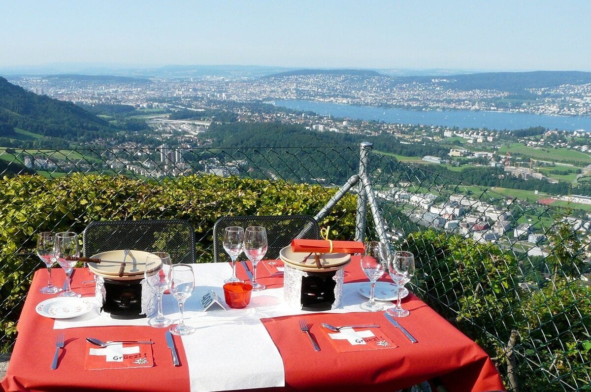 Ab Zürich: Stadtrundfahrt und Fondueplausch bei Sonnenuntergang