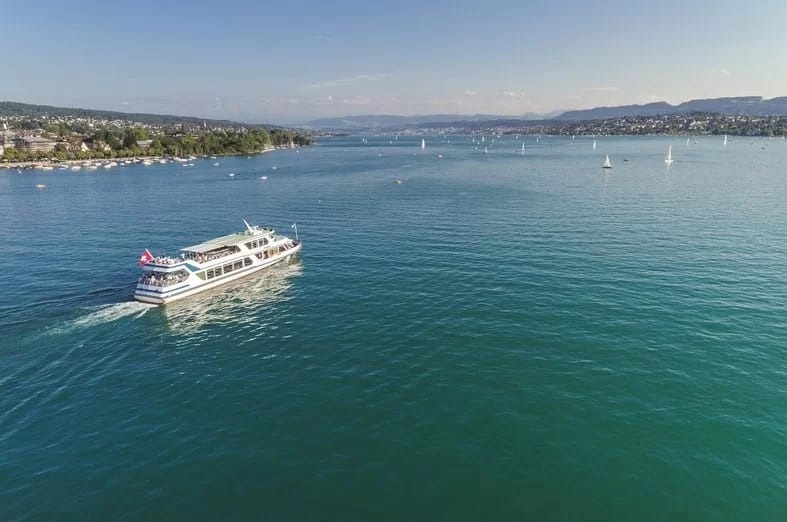 Zürich Tagesausflug mit Stadtführung, Schifffahrt und Lindt Home of Chocolate