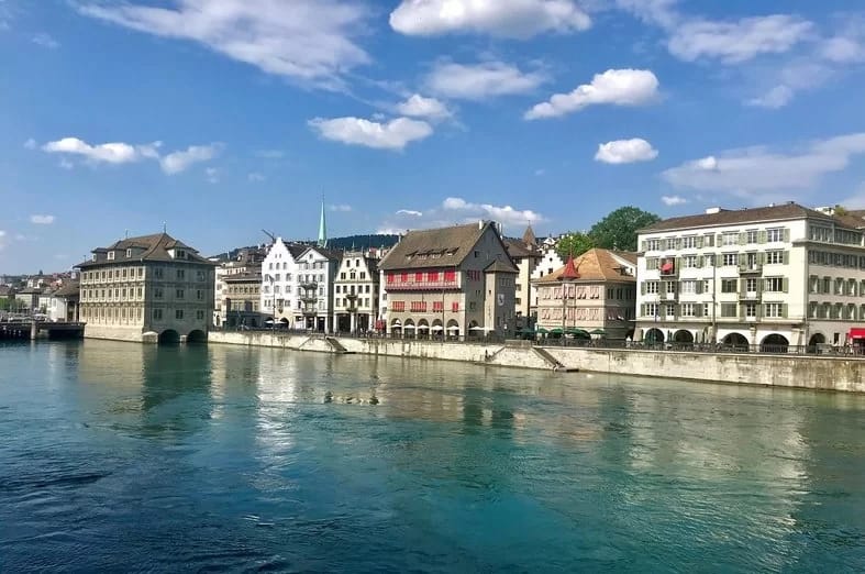 Zürich Tagesausflug mit Stadtführung, Schifffahrt und Lindt Home of Chocolate