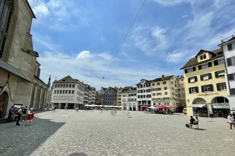 Zürich Tagesausflug mit Stadtführung, Schifffahrt und Lindt Home of Chocolate