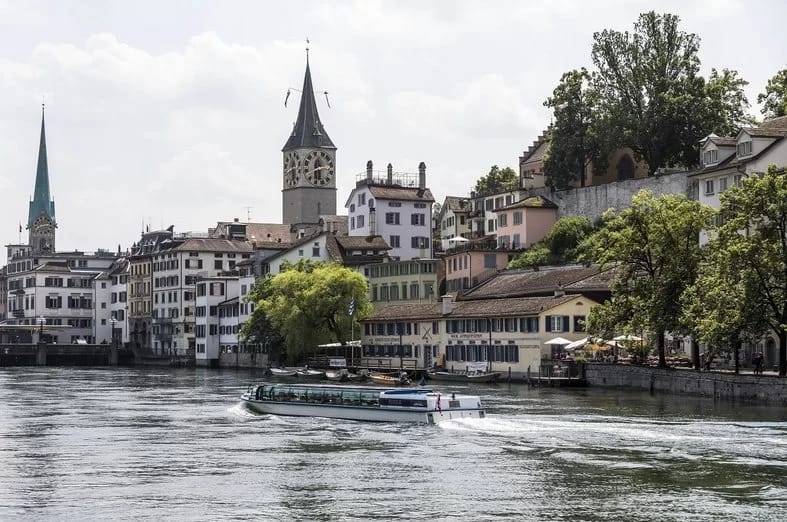 Zürich Stadtrundfahrt mit Altstadtbummel und Schifffahrt