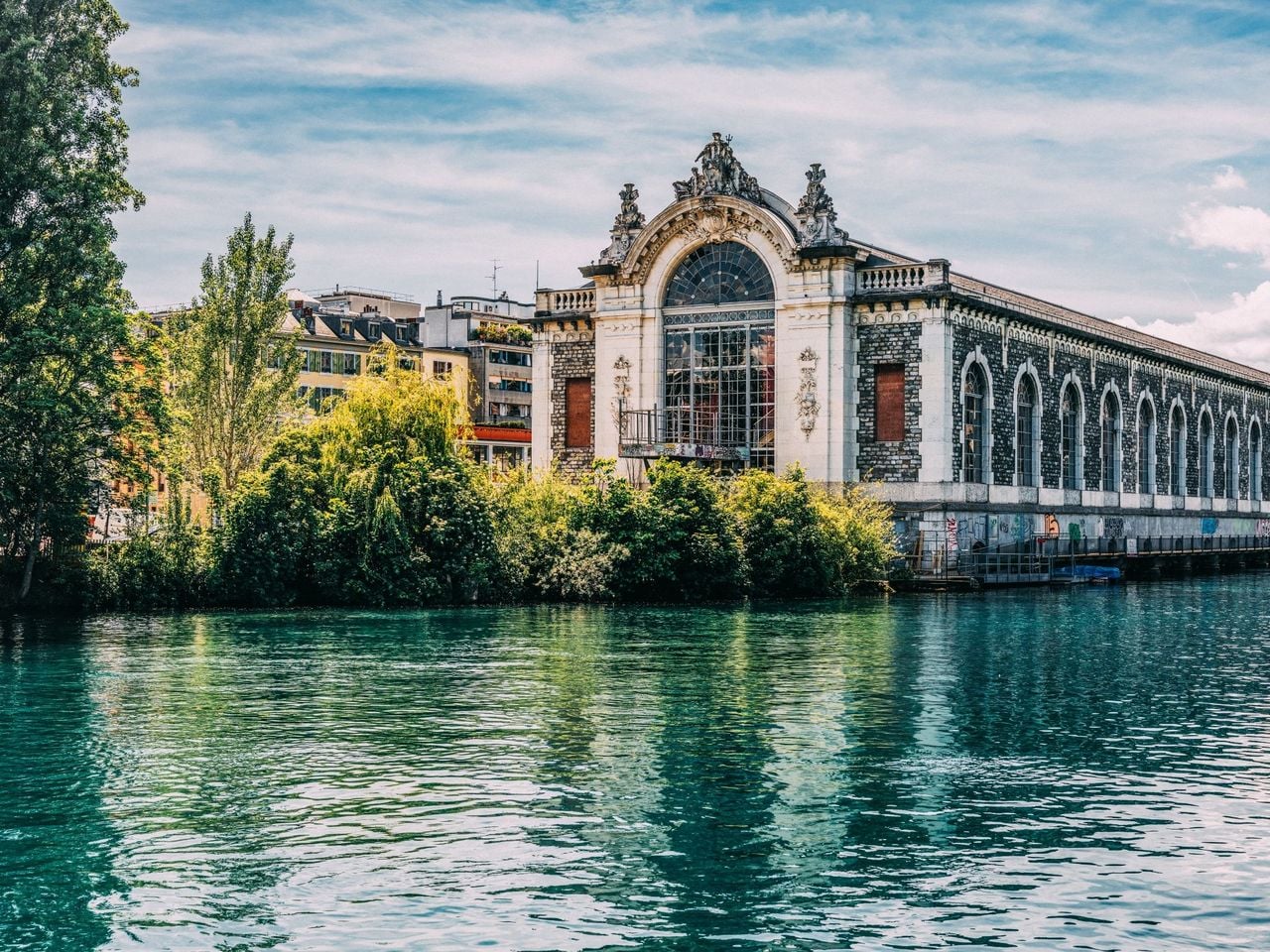 Geneva: Jet d'eau, boat cruise and city tour including aperitif