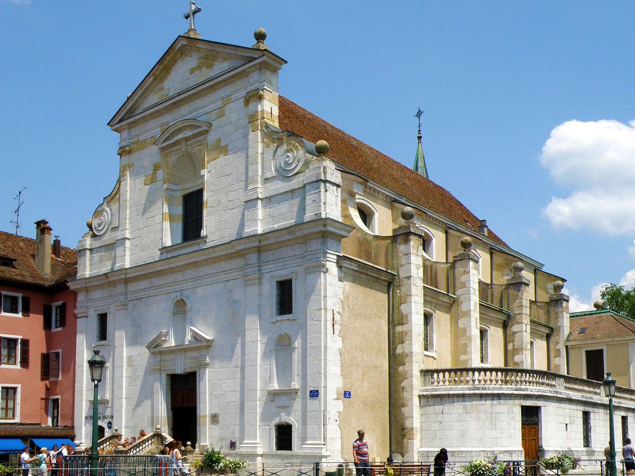 From Geneva: bus tour to Annecy with city tour