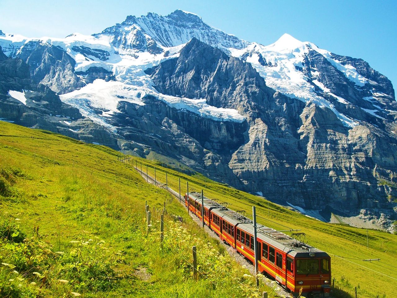 Von Lausanne: Bustour nach Interlaken und zum Jungfraujoch
