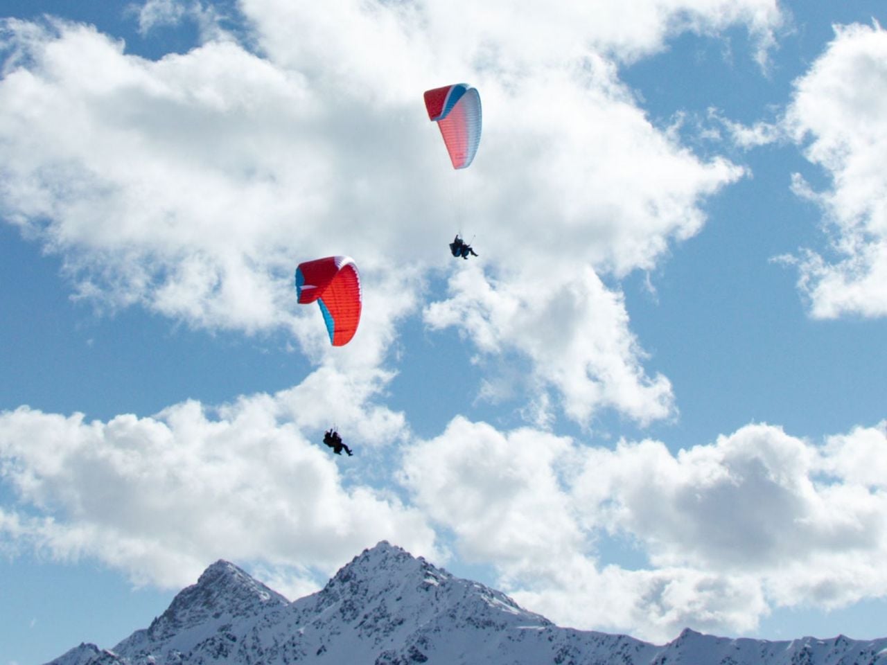 Tandem Paragliding for Couples in Davos