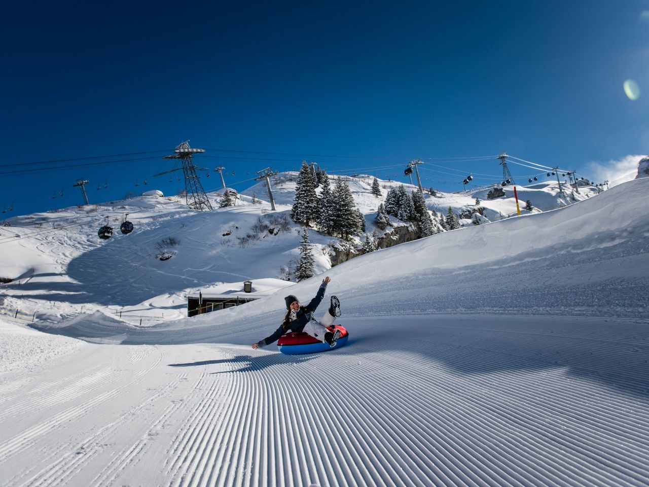 From Lucerne: Full-day Titlis snow fun tour for beginner skiers