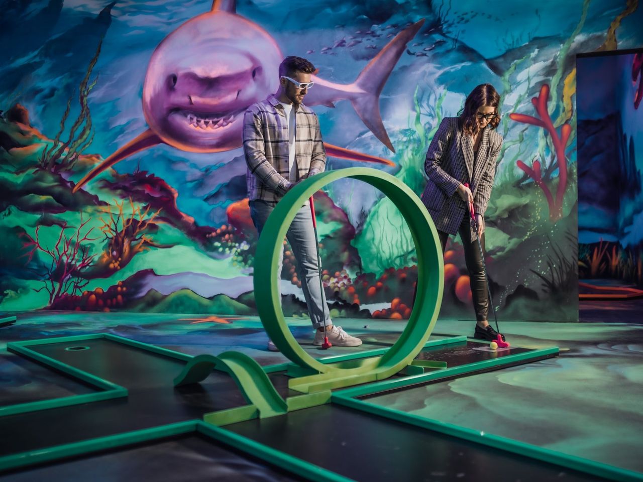 “Galaxy Golf” Schwarzlicht Minigolf beim Flughafen Zürich