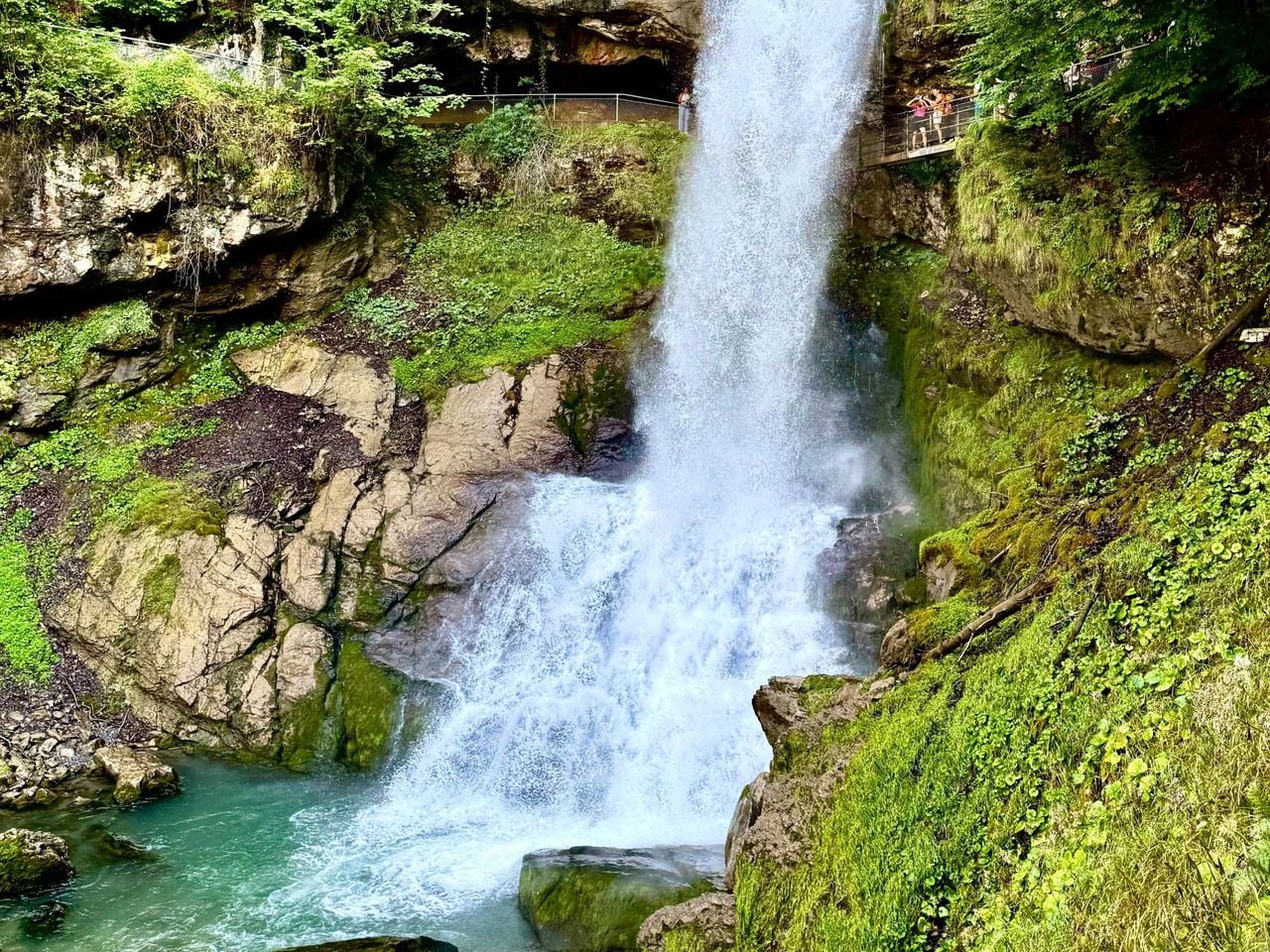 "Iseltwald and Giessbach" - explore Interlaken by e-bike