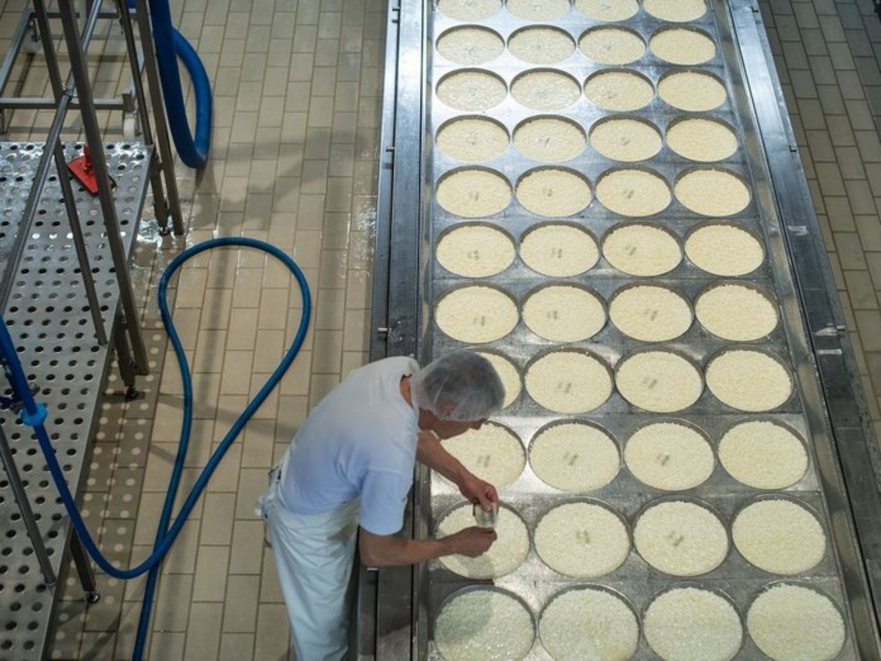 From Zurich: Day tour of mountains, farm, and cheese
