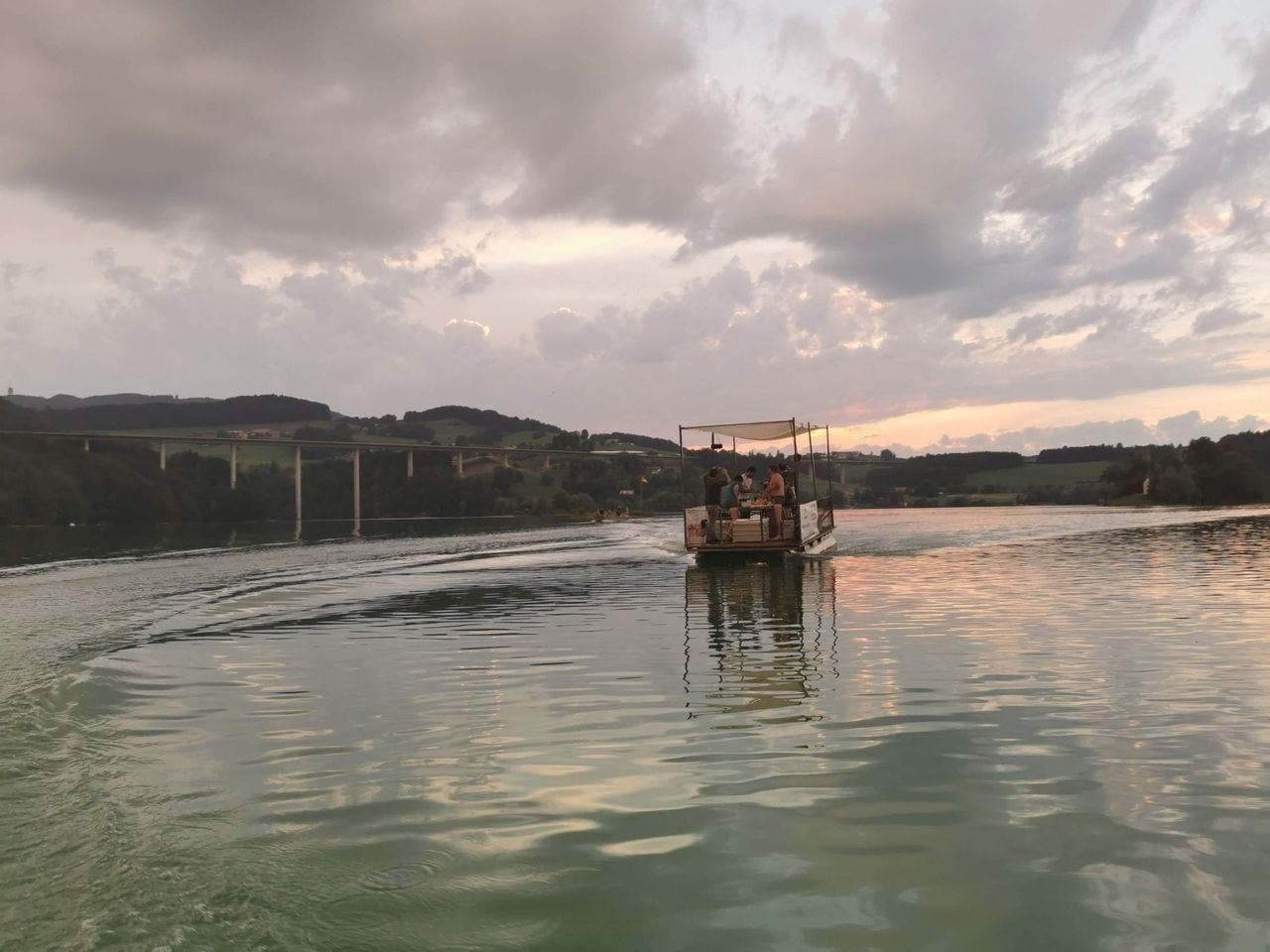 "Party Boat" rental without a license on Lake Gruyère