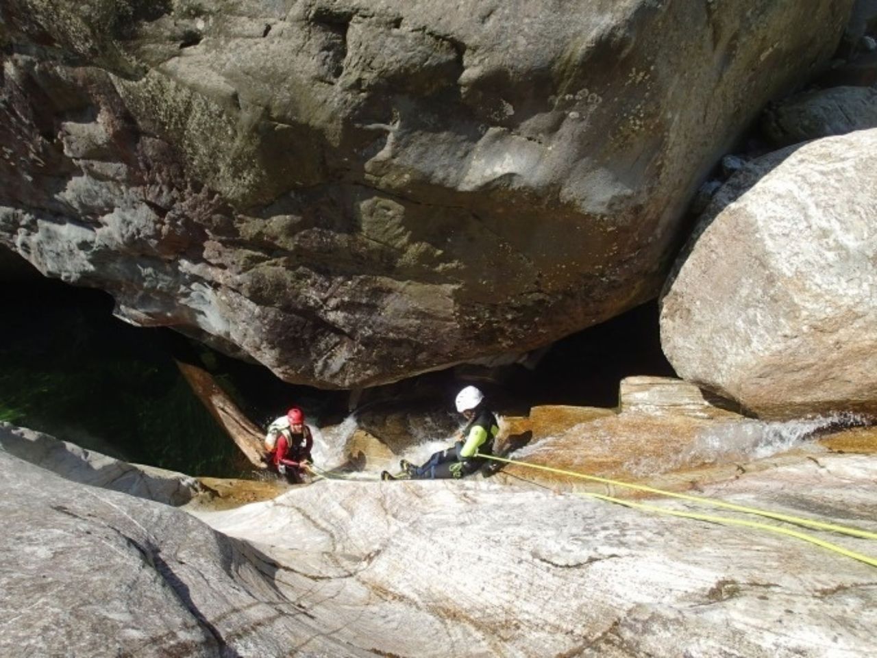 Verzascatal Canyoning Corippo Schlucht Basic für Anfänger 