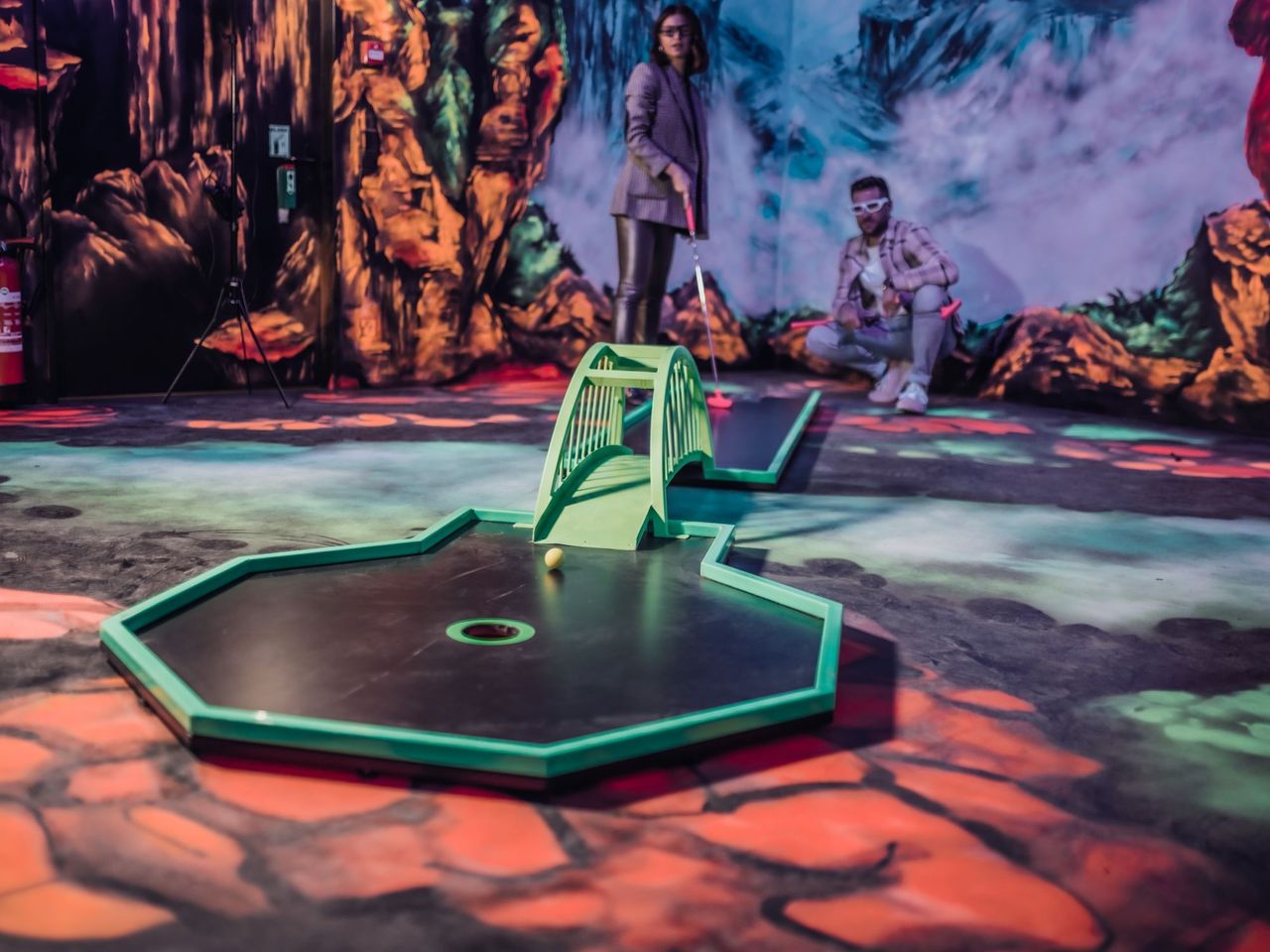 “Galaxy Golf” Schwarzlicht Minigolf beim Flughafen Zürich