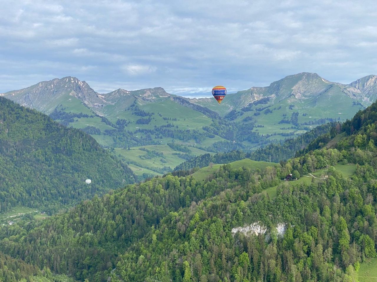 Ballon Abendflug über das Schweizer Mittelland ab Fribourg