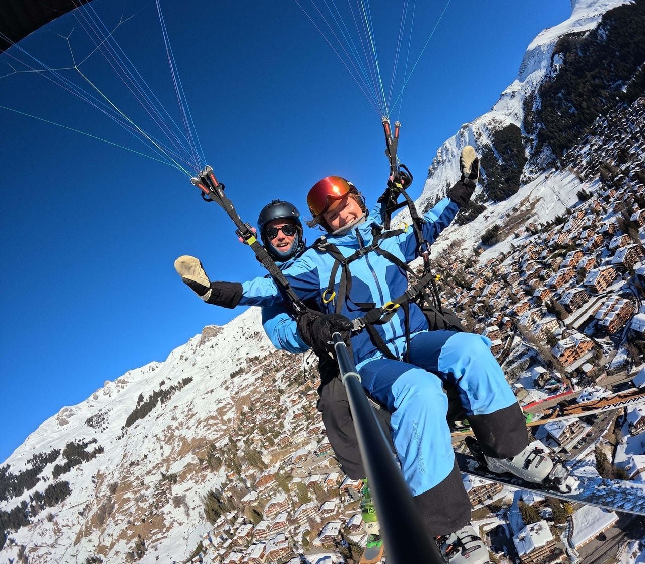 Ski & Fly in Verbier: Tandem-Gleitschirmflug mit Skiern
