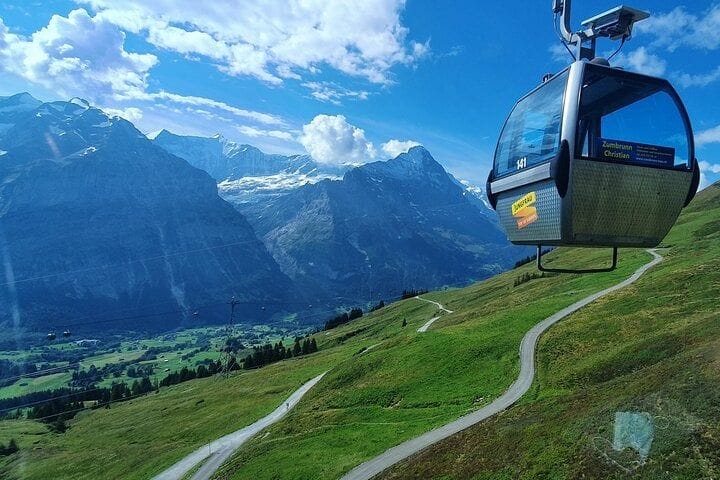 Depuis Interlaken : randonnée en petit groupe de Grindelwald First au lac de Bachalp