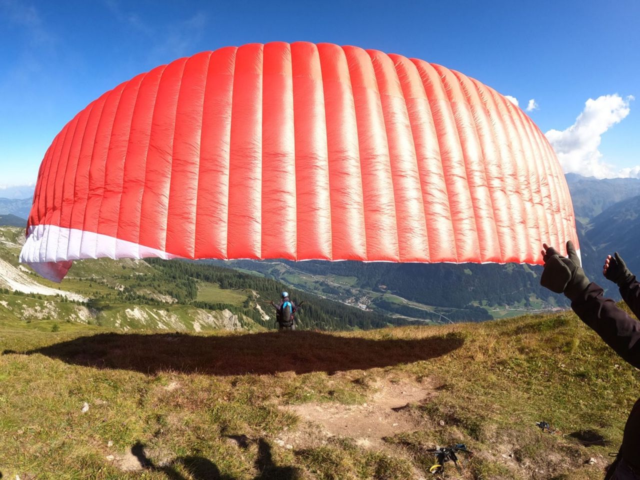 Tandem Paragliding for Couples in Davos