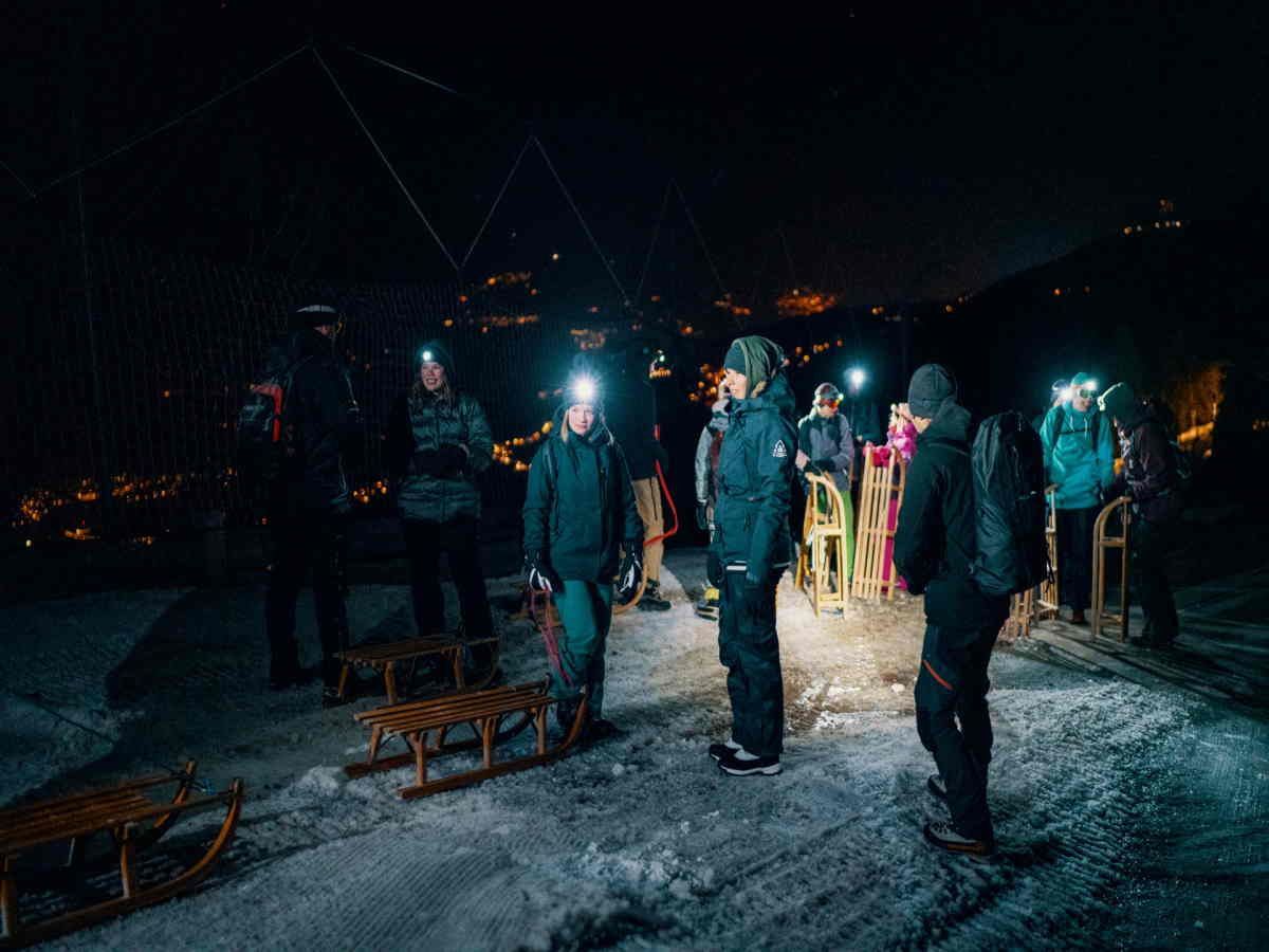 Nachtwanderung mit Schneeschuhen, Schlitten und Fondue ab Crans Montana