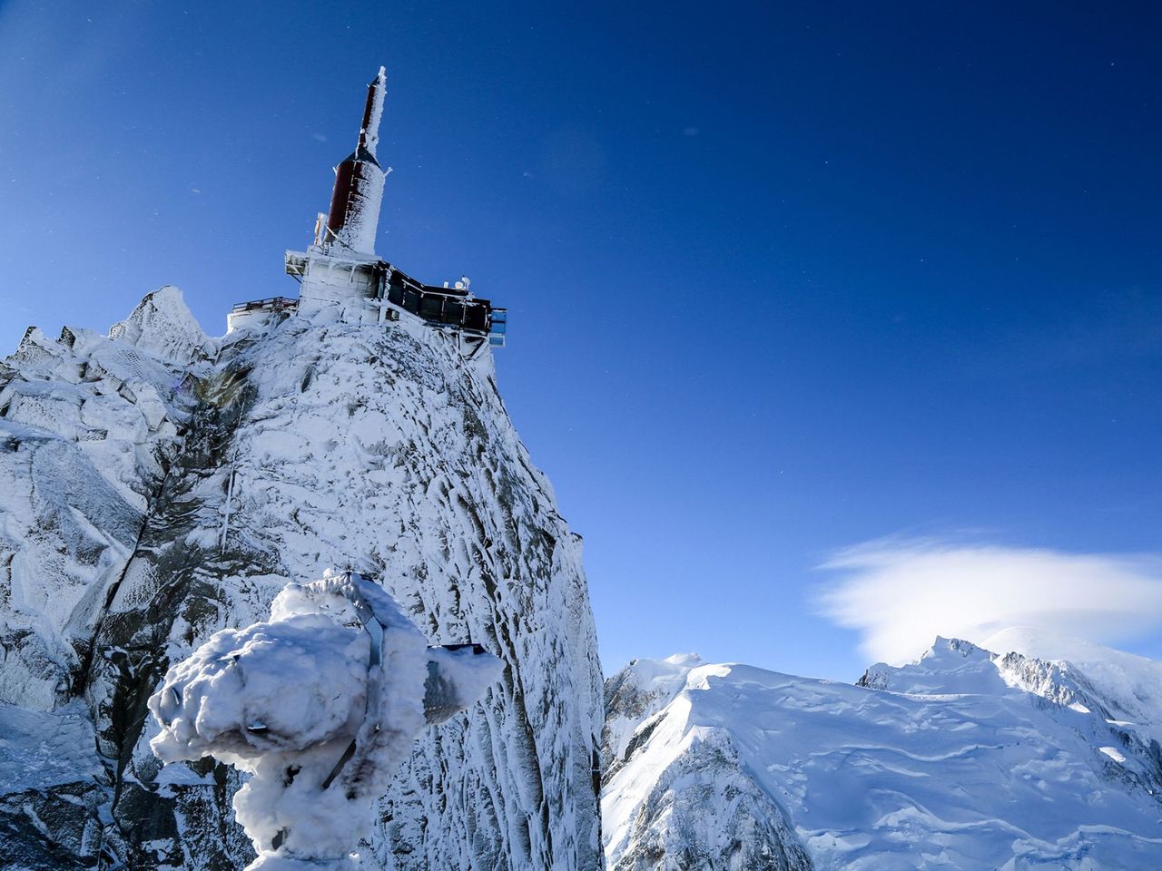 From Geneva: Aiguille du Midi and skiing in Chamonix Mont-Blanc