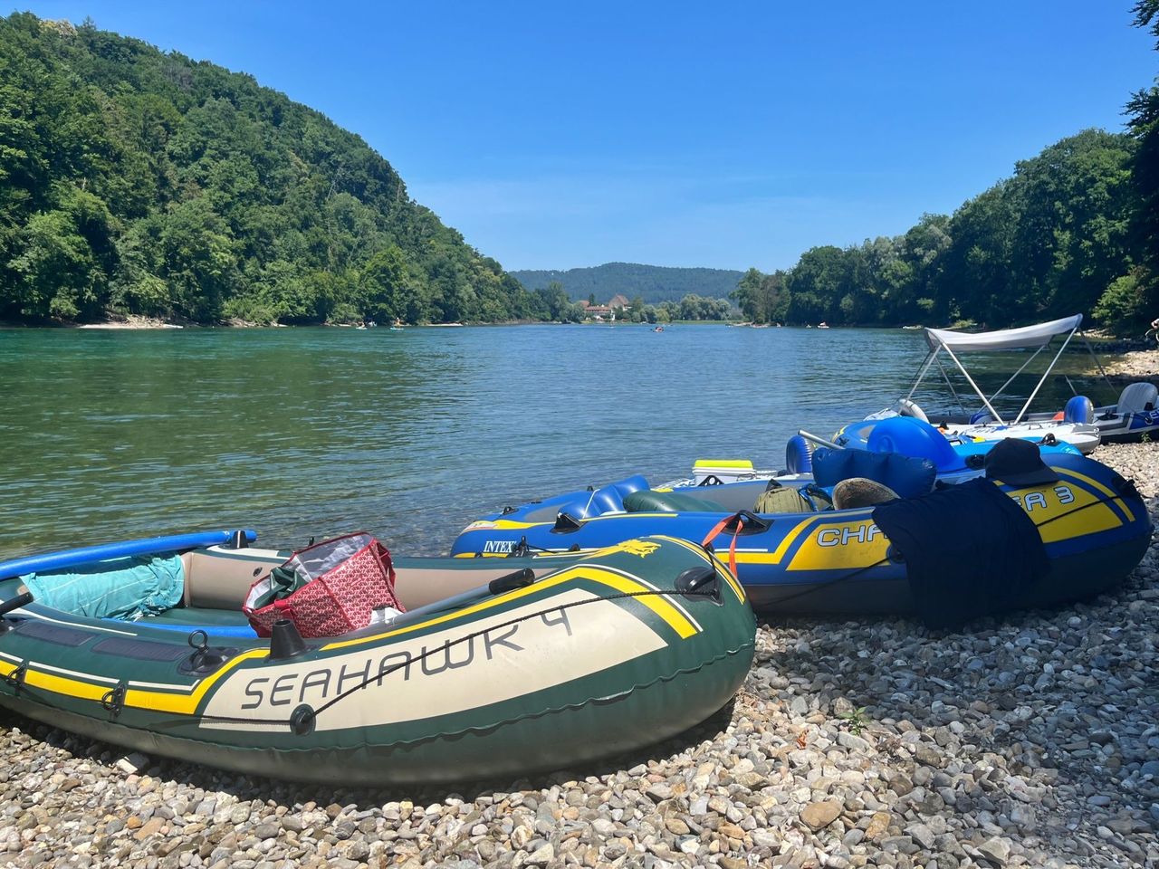 Rhyböötle für 2-6 Personen: Schlauchboot mieten ab Stein am Rhein bis Schaffhausen