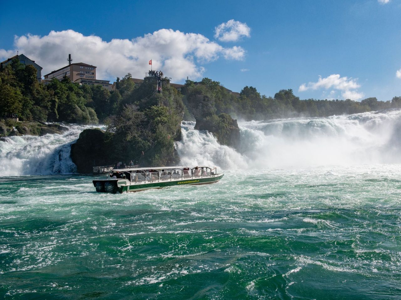 Schleusenfahrt zwischen Schlössli Wörth mit Rheinfall und Eglisau 