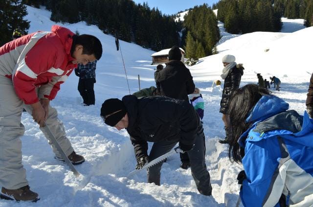 Iglubauen mit optionaler Übernachtung im Iglu in Davos