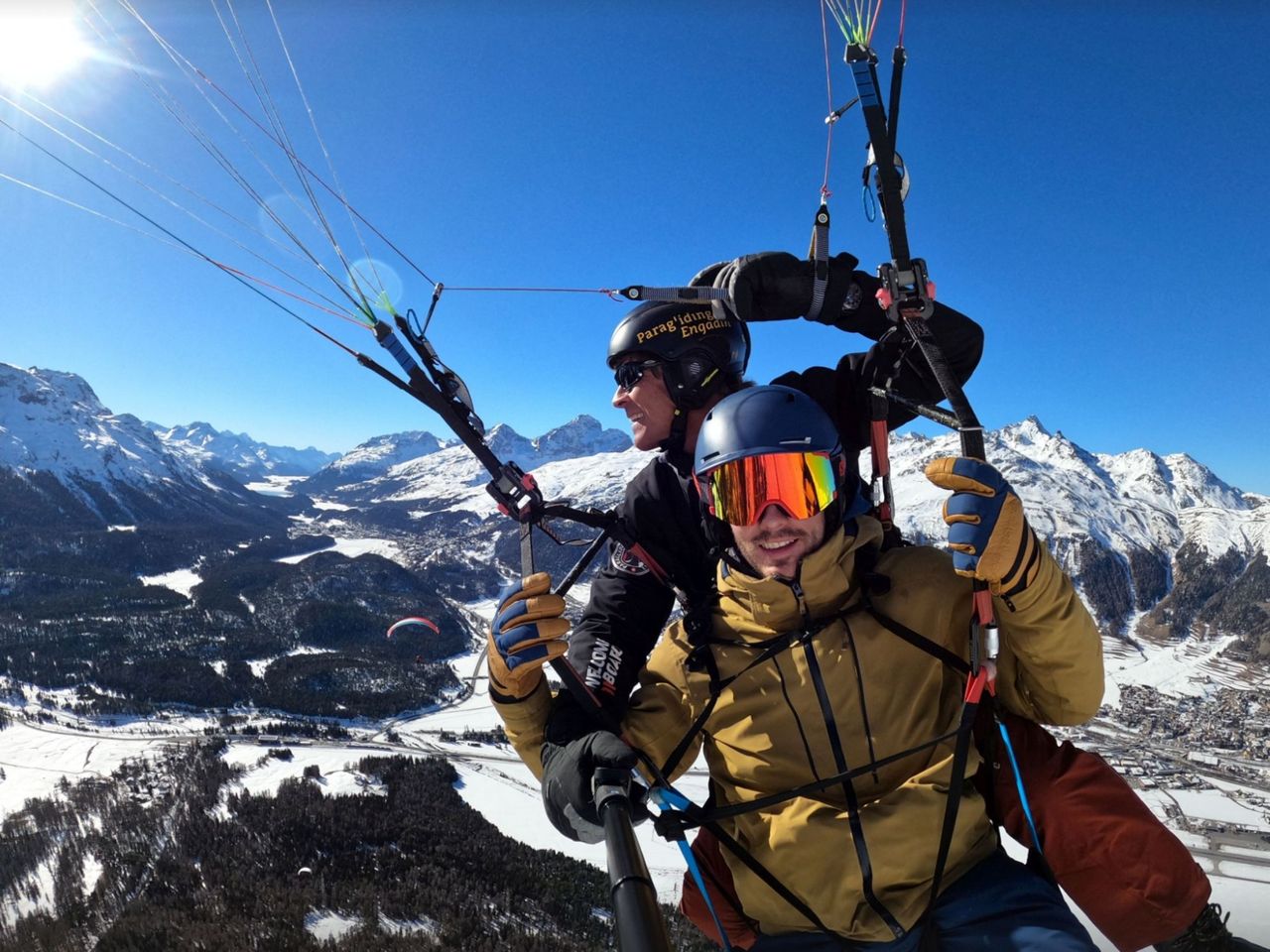 Paragliding Flug Winter im Engadin