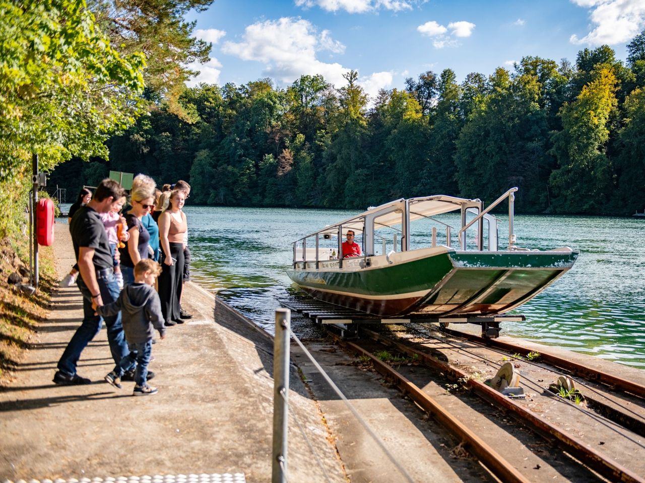 Schleusenfahrt zwischen Schlössli Wörth mit Rheinfall und Eglisau 