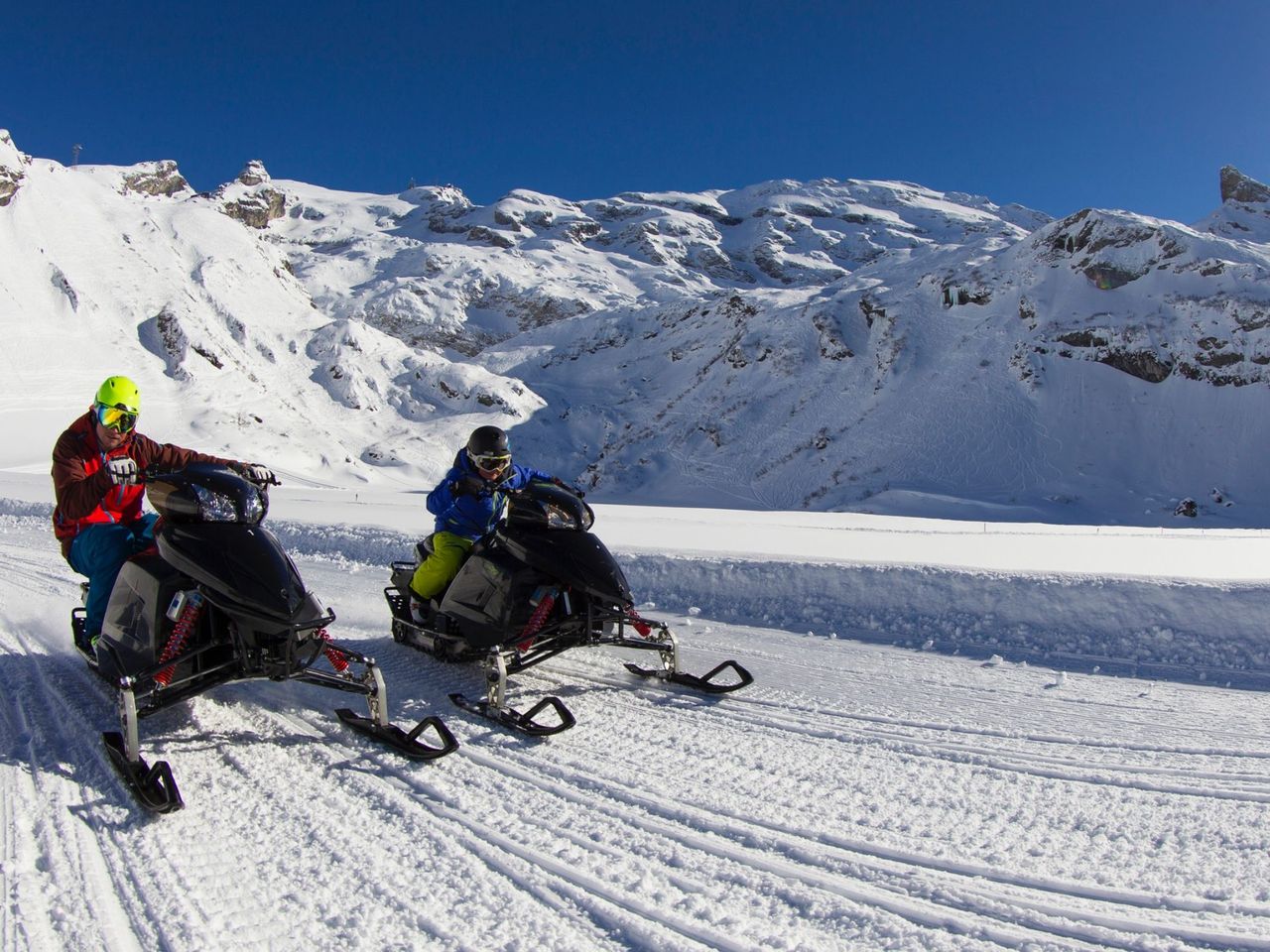 From Lucerne: Full-day Titlis snow fun tour for beginner skiers