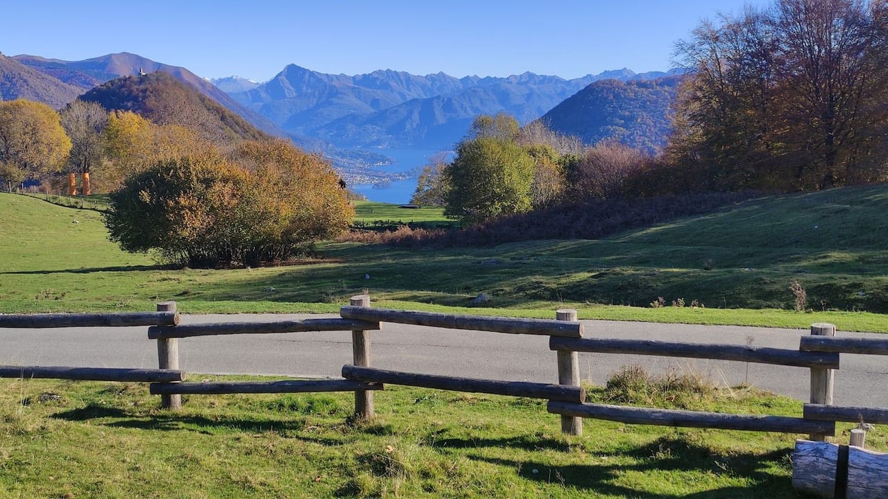Tour autoguidato in e-bike in Valle Intelvi, tra il Lago di Como e il Lago di Lugano