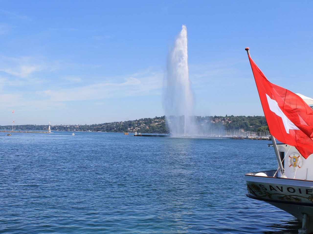 Starting from Geneva: Bus Tour to Annecy, Geneva, and Boat Ride