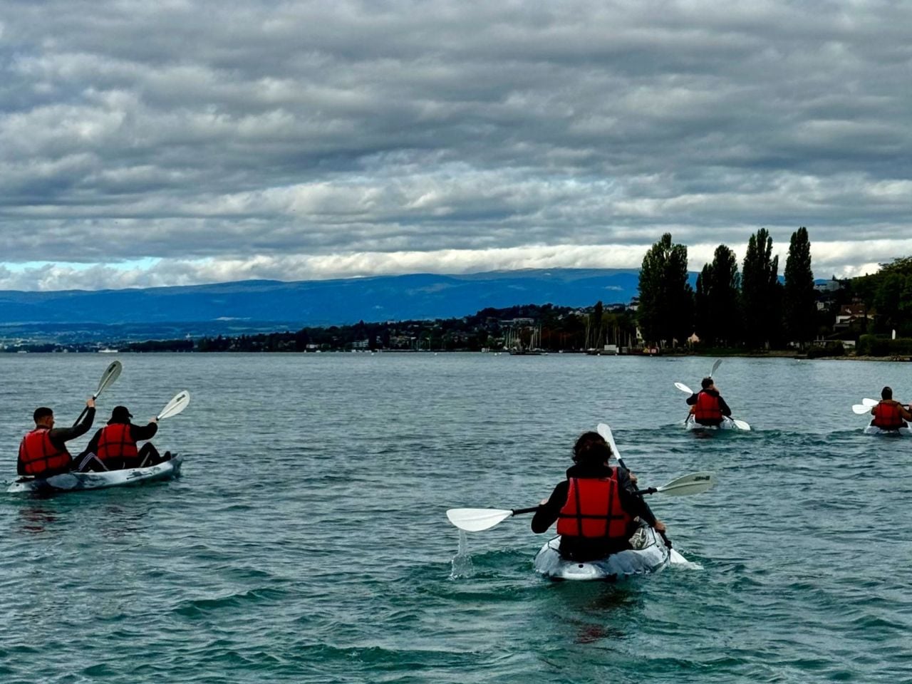 Teambuilding Kajak Tour auf dem Genfersee