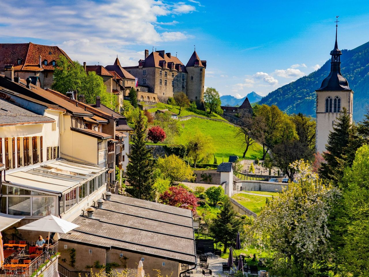 Ab Lausanne: Bustour Gruyères, Schokoladenfabrik und Schaukäserei