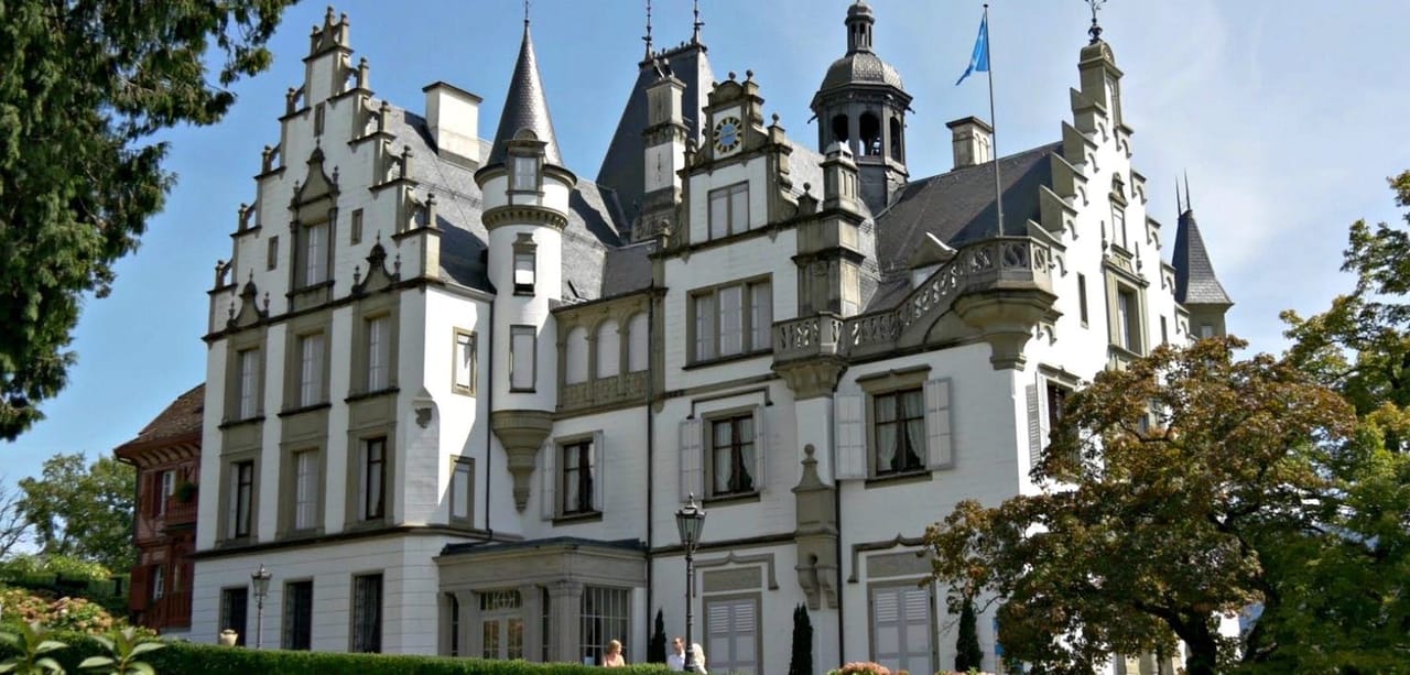 Private lakeside walk to villas and castles in Meggen from Lucerne