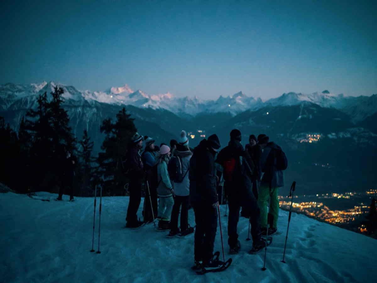 Nachtwanderung mit Schneeschuhen, Schlitten und Fondue ab Crans Montana