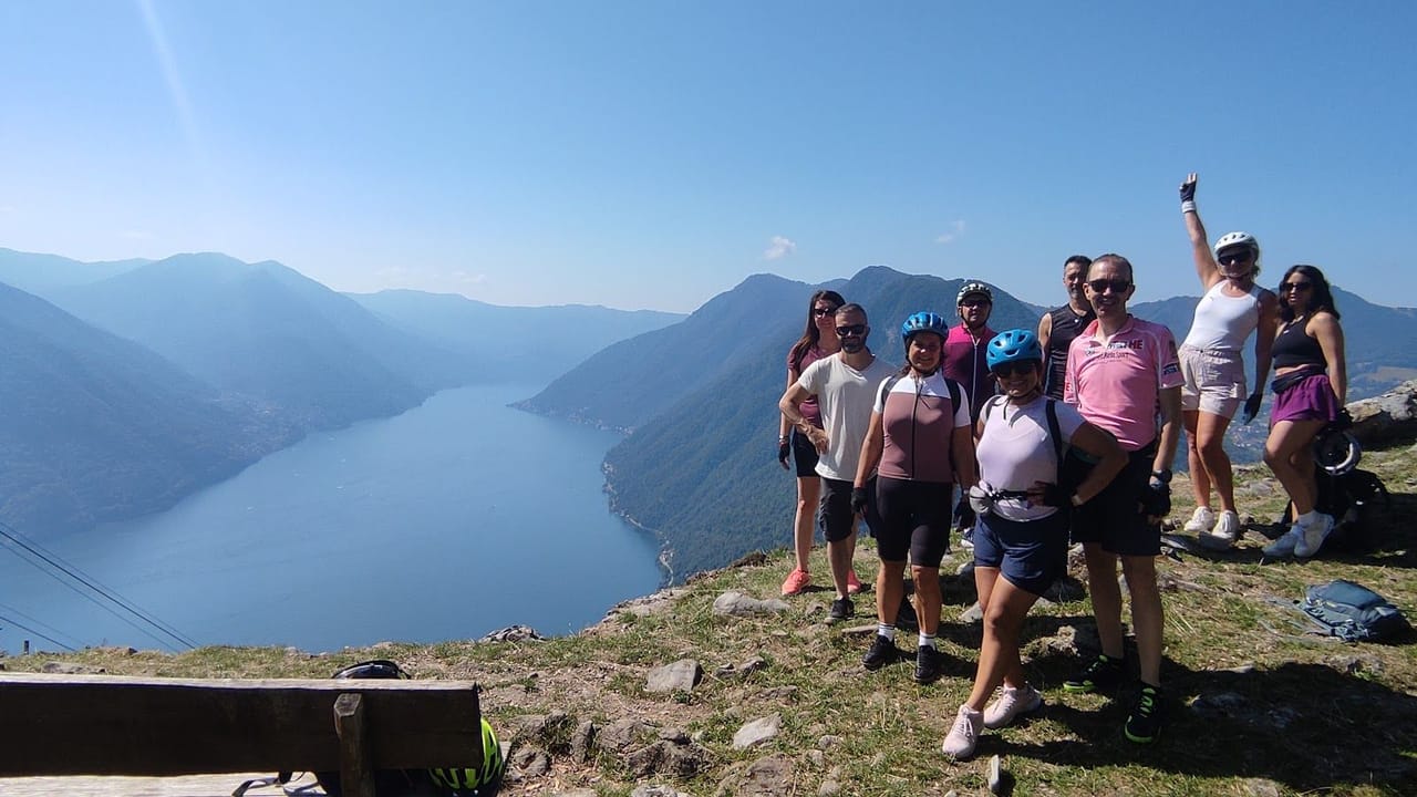 Tour panoramico guidato in e-bike sopra il lago di Como