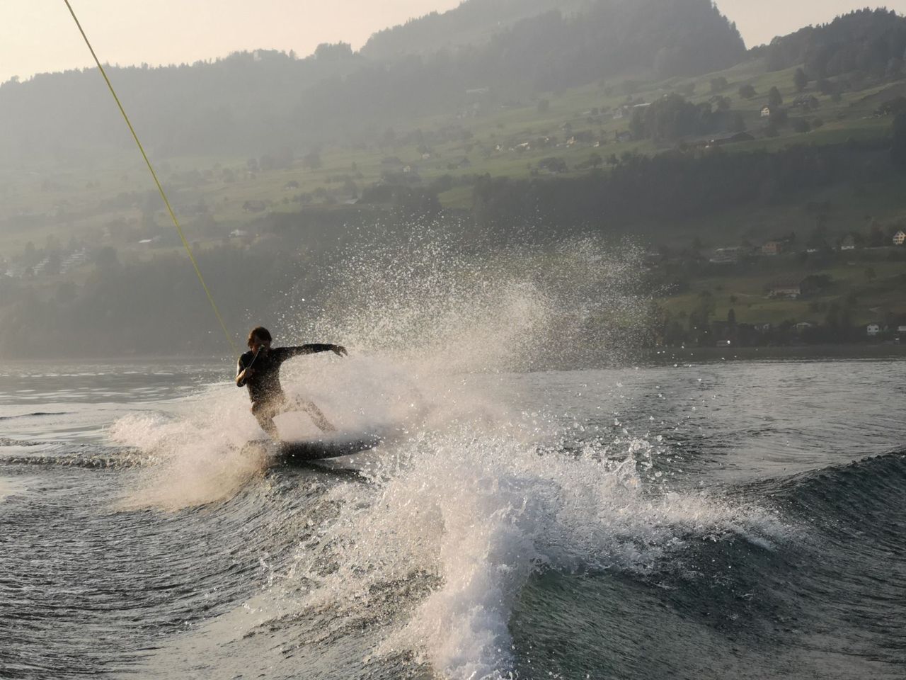 Öffentliches Wakeboarden oder Wakesurfen Vierwaldstättersee