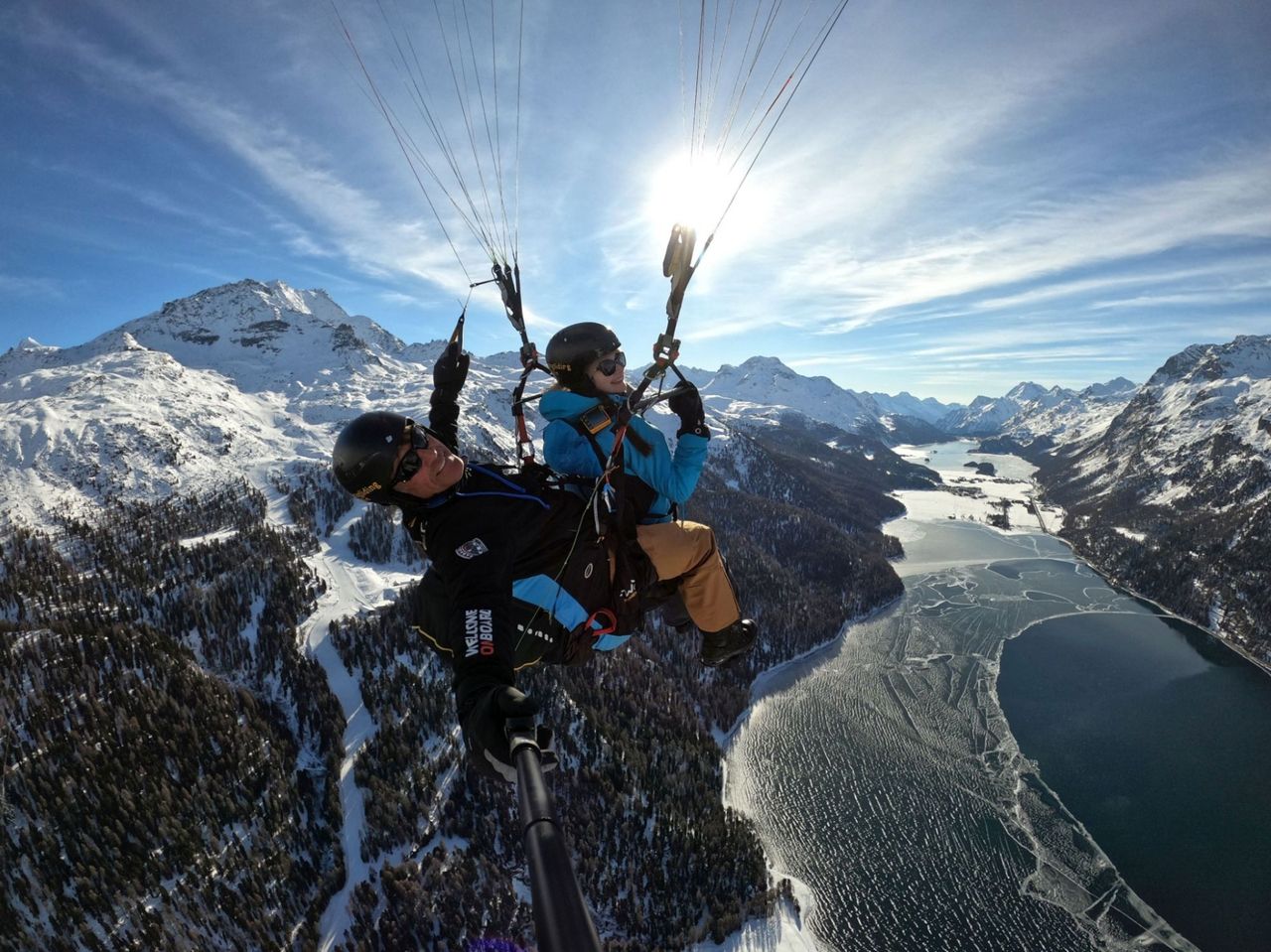 Paragliding Flug Winter im Engadin