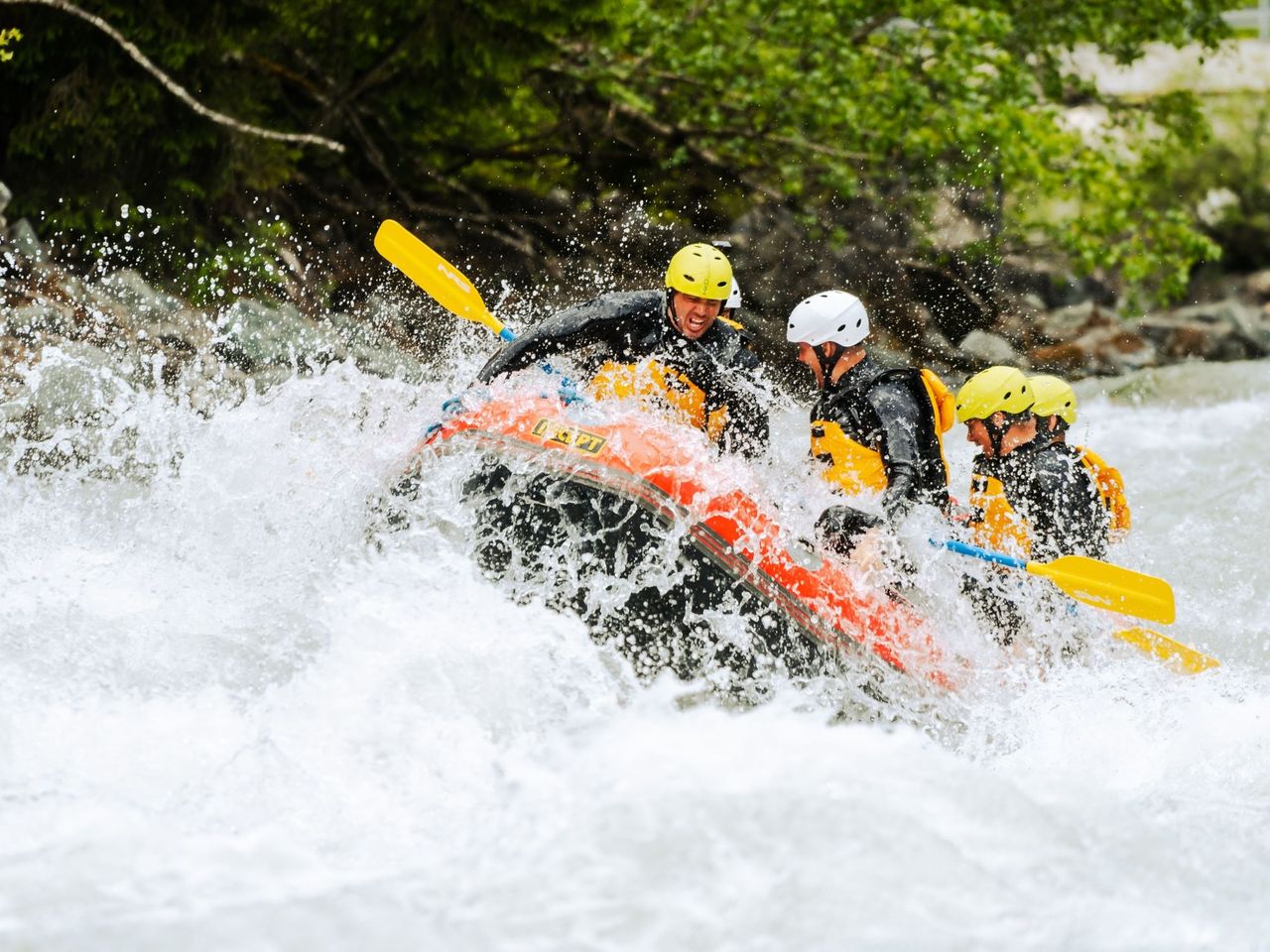 Whitewater Action Rafting auf der Lütschine ab Interlaken 