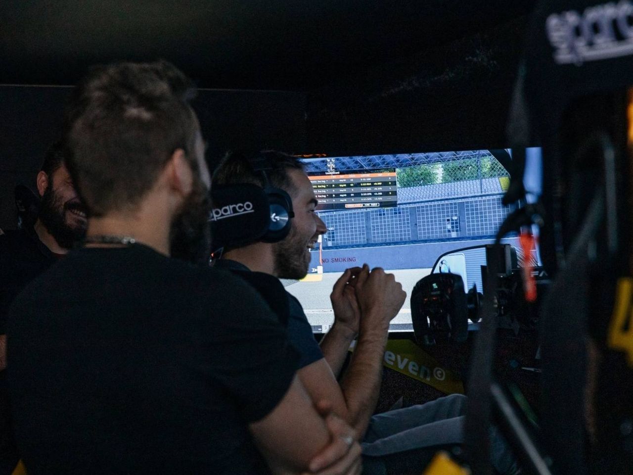 “Sim Racing” virtuelle Fahrt und Lounge in Kriens