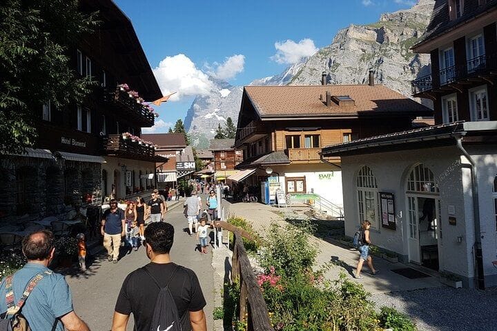 Da Berna: tour di un giorno in piccolo gruppo a Lauterbrunnen e Mürren