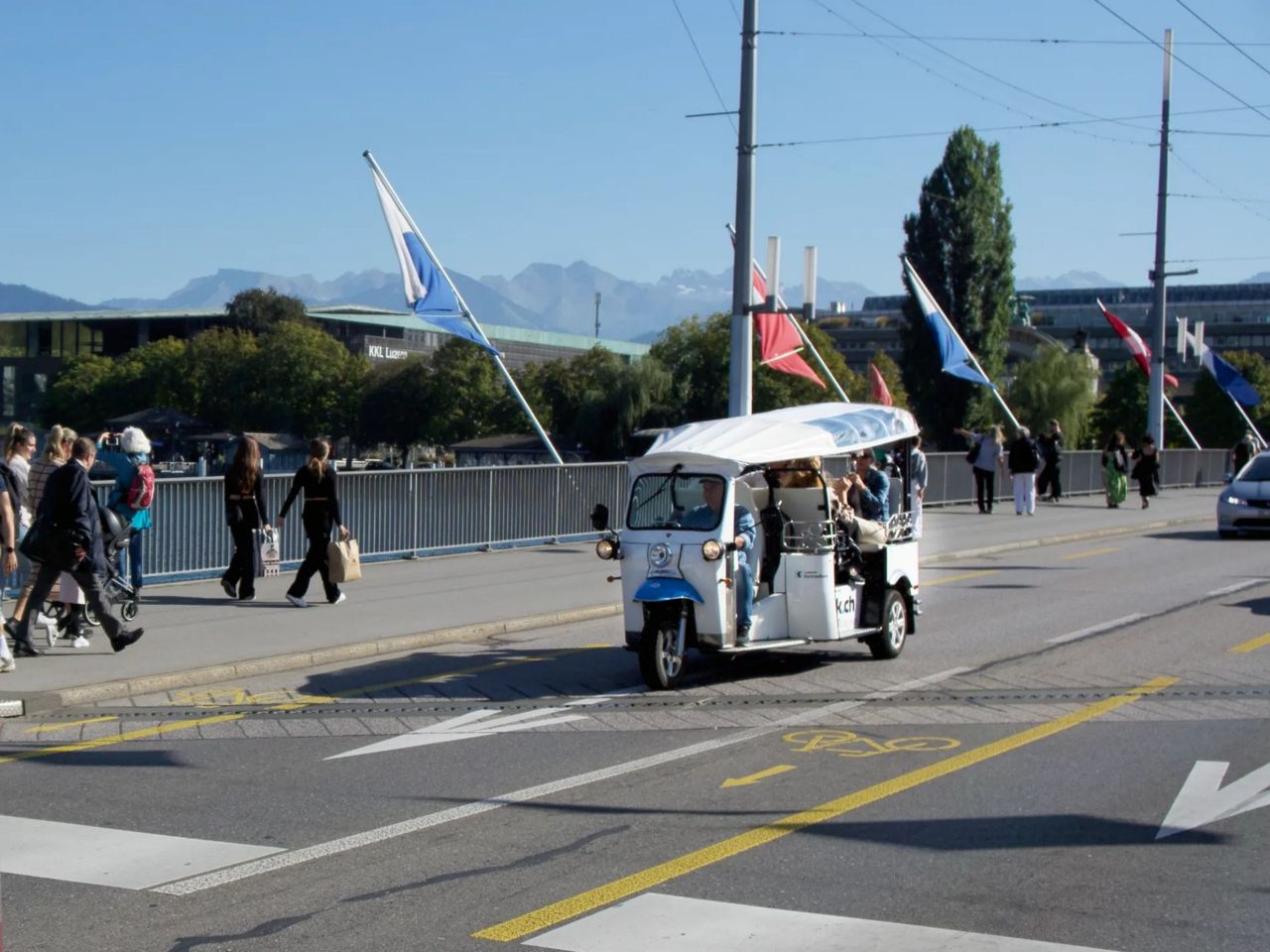 “Luzern und seine Umgebung” - Stadtrundfahrt mit dem Tuk Tuk in Luzern