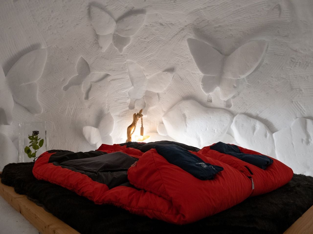 Overnight stay in a Romantic Igloo in Gstaad