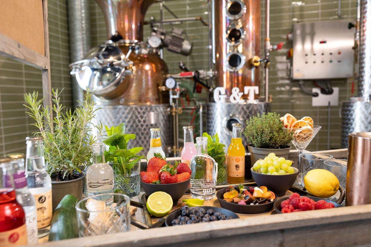 Edelwhite Gin Destillerie: Besichtigung und eigene Gin Tonic Kreation