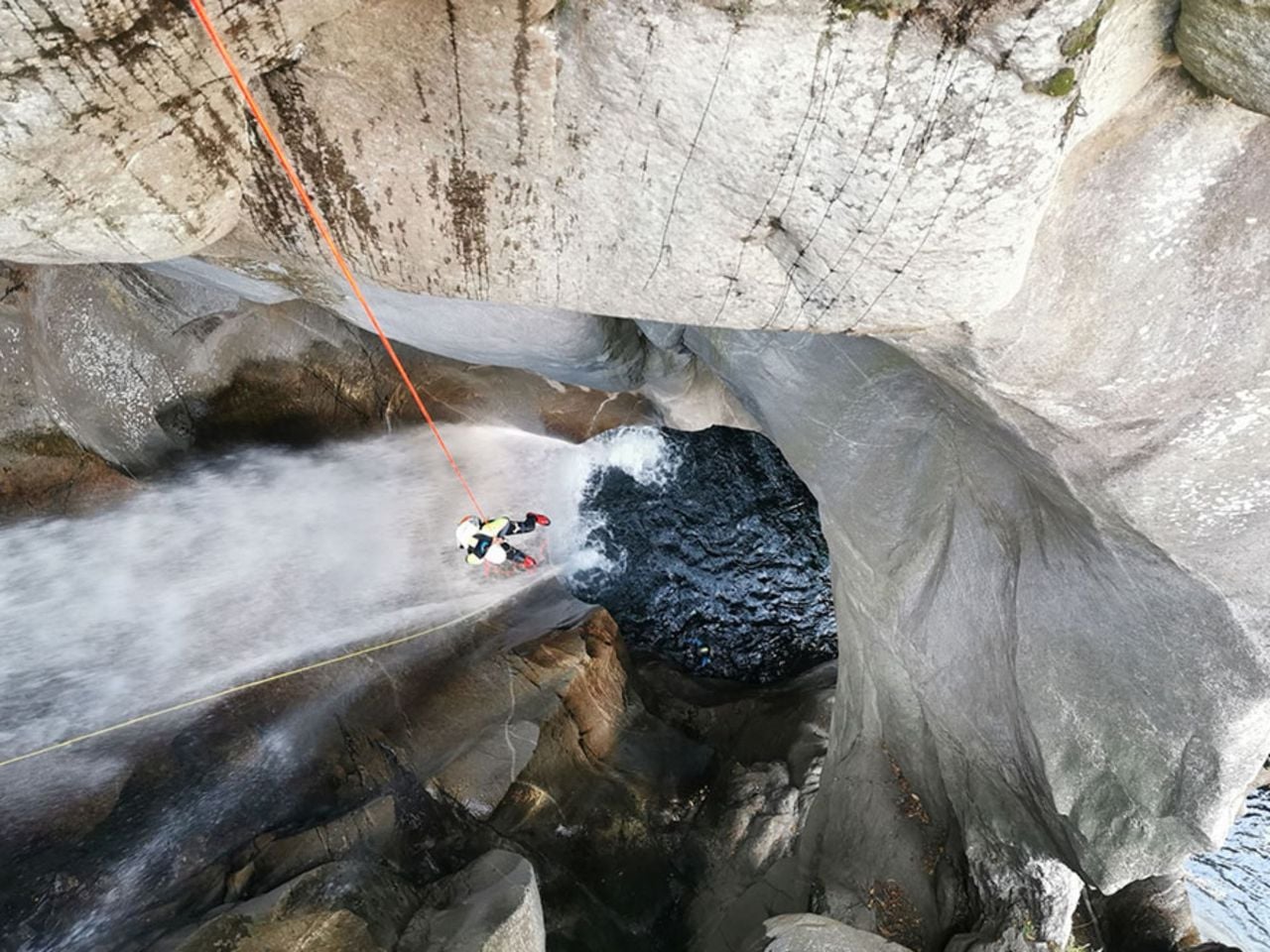 Lodrino Canyoning für Erfahrene ab Cresciano