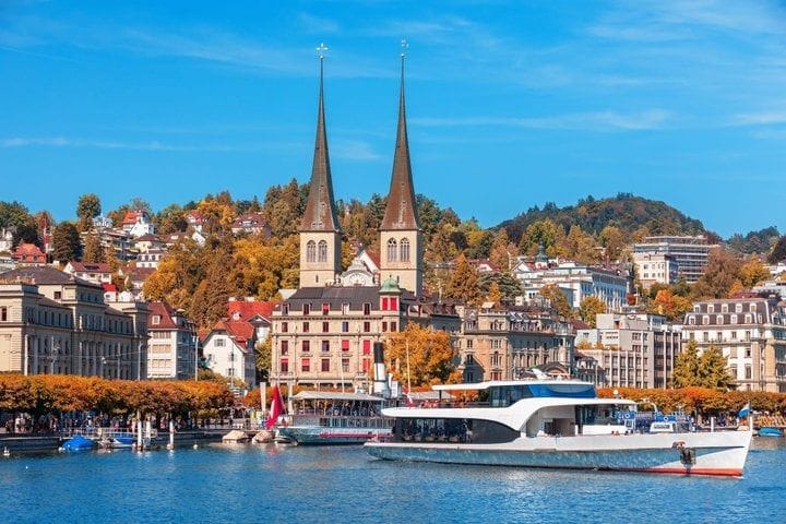 Da Basilea: tour a piedi di Lucerna in piccolo gruppo con crociera