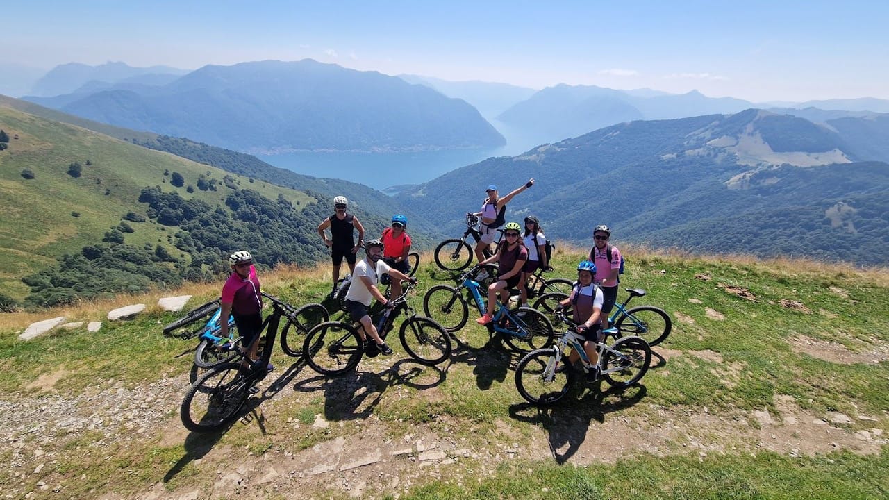 Tour panoramico guidato in e-bike sopra il lago di Como