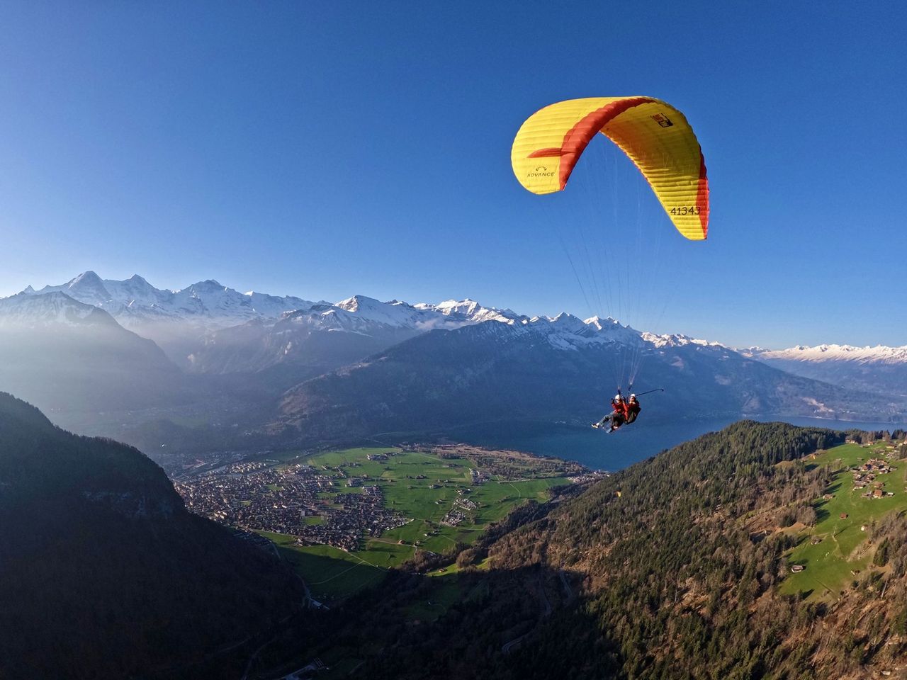 Ab Zürich: Tagesausflug nach Interlaken inkl. Gleitschirmfliegen  