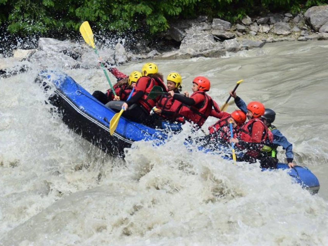Wildwasser-Rafting auf der Rhône im Wallis