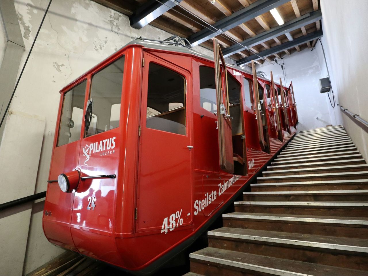 In Zurich: Bus tour to Pilatus with Golden Round Trip